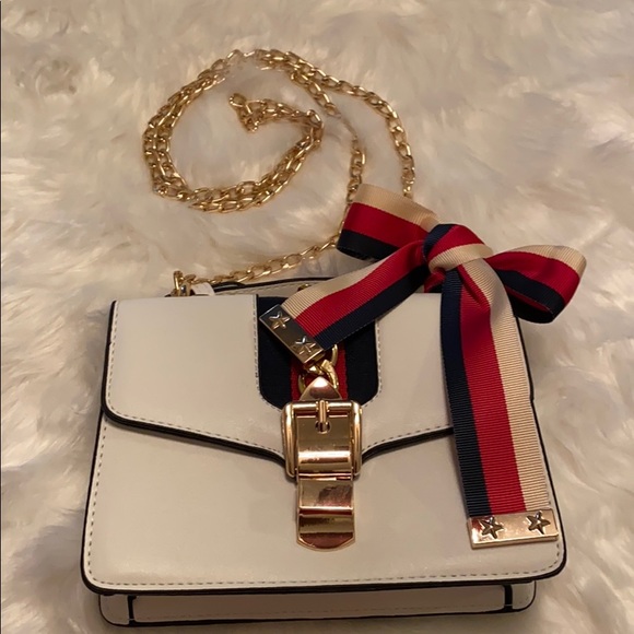 Medium size purses - Picture 2 of 6